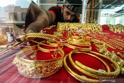 Harga emas melonjak naik