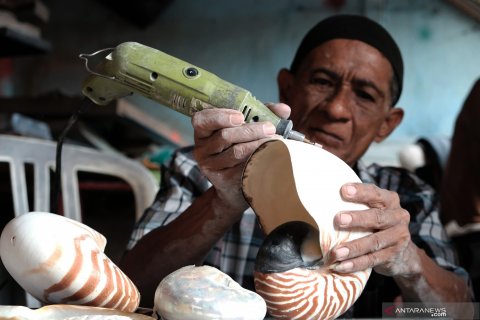 Kerajinan cangkang kerang