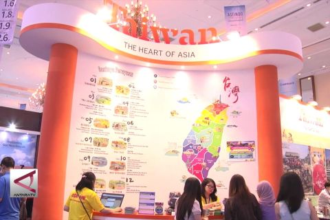 Paket wisata harga miring di Astindo Travel Fair
