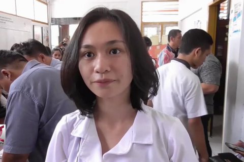 Ratusan mahasiswa luar daerah mengurus formulir A5 KPU