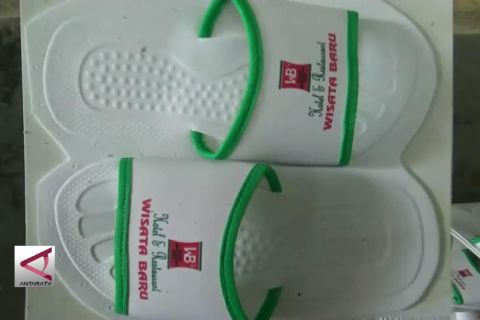 Puluhan juta rupiah sebulan dari sandal hotel