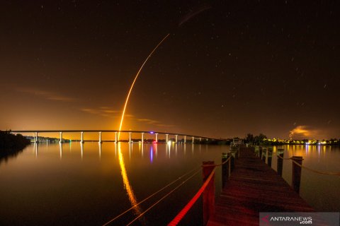 Peluncuran roket Spacex Falcon 9