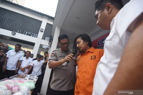 Peredaran narkoba melibatkan penyanyi