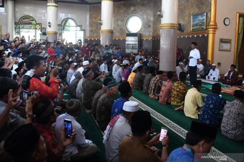 Presiden serahkan sertifikat tanah wakaf