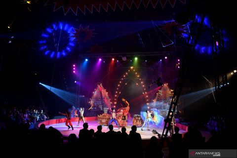 Pertunjukan Oriental Circus Indonesia