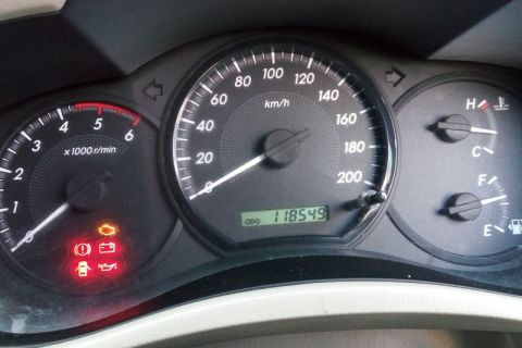 Lampu check engine kendaraan menyala? Ini penyebab dan solusinya