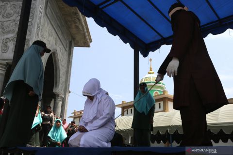 Hukum cambuk bagi pelanggar hukum syariat Islam