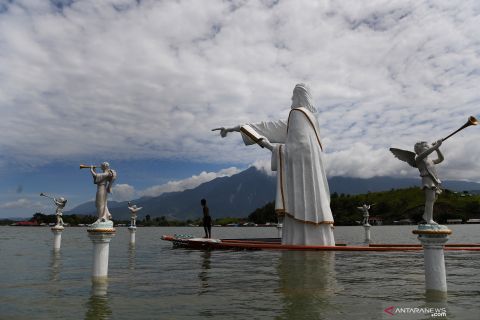 Ibadah Minggu di Danau Sentani