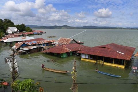 Ibadah Minggu di Danau Sentani