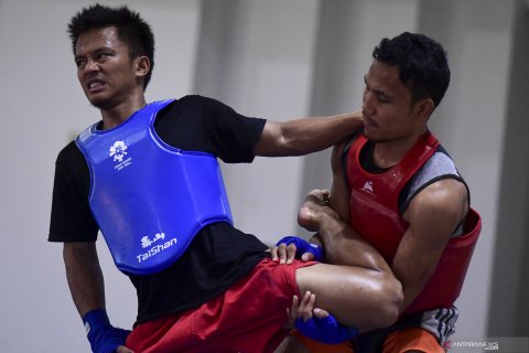Latihan wushu nomor Sanda