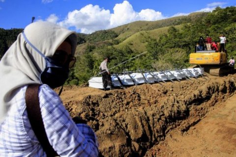 Pemakaman massal korban banjir Sentani
