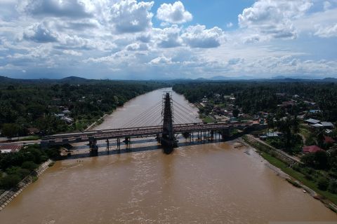 Perbaikan infrastruktur jalan lintas Sumatera