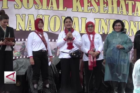 Ibu Negara terobos hujan tanam mangrove serentak