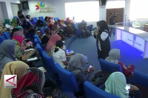 Menggeser Perilaku Kaum Ibu Konsumtif ke Arah Produktif