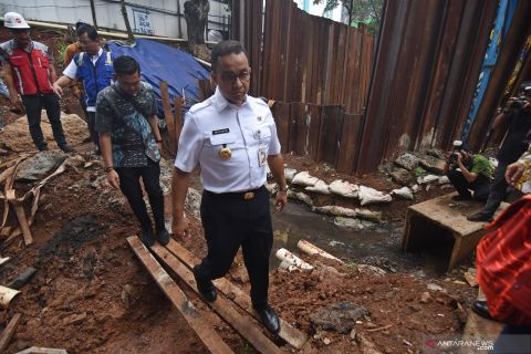 Anies tinjau titik banjir Jakarta