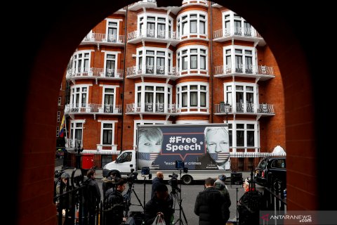 Pendiri WikiLeaks Julian Assange tinggal di London