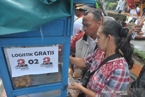 Jajanan gratis di kampanye akbar Prabowo