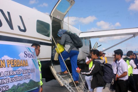 Penerbangan perdana Susi Air di wilayah terpencil