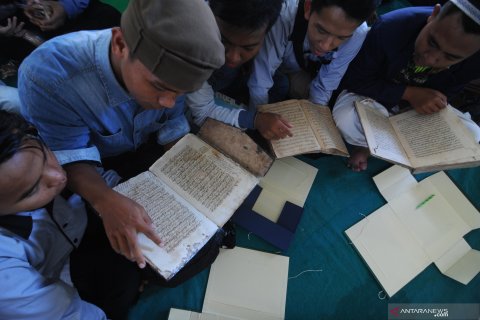 Mahasiswa IAIN Jember ngaji manuskrip