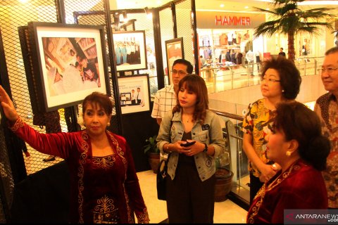 Pameran Foto Kemanusiaan Ibu Guru Kembar