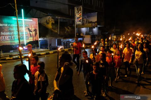 Pawai obor menyambut Paskah di Ambon
