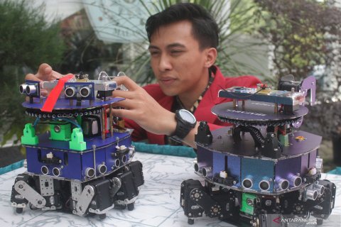Robot pemadam api pemenang kompetisi di AS