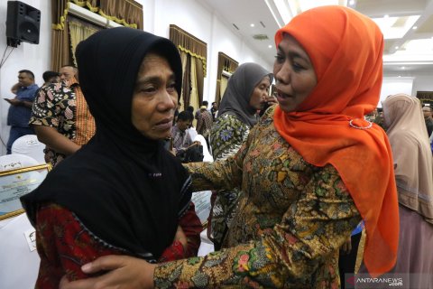 Pemberian santunan petugas pemilu meninggal