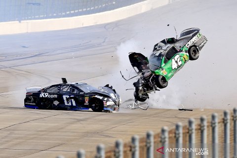 Insiden tabrakan di ajang NASCAR
