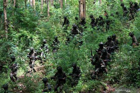 Pendidikan Komando Marinir di Banyuwangi
