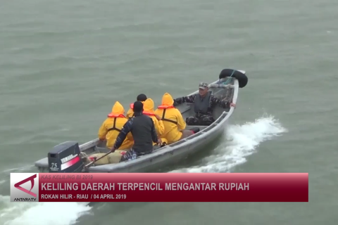 Keliling daerah terpencil mengantar rupiah