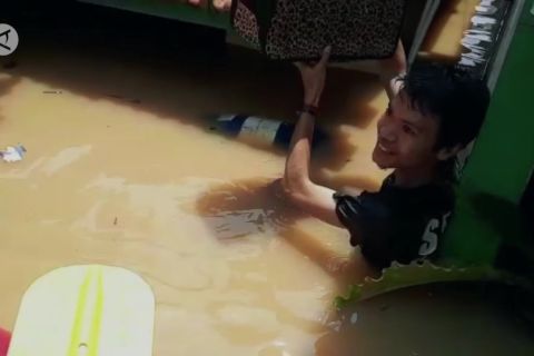 Luapan Kali Ciliwung rendam sejumlah permukiman di Jakarta