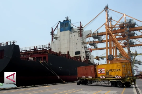 Terminal Petikemas Surabaya catat sejarah baru