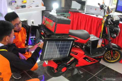 Pameran kreatif Hari Pendidikan Nasional