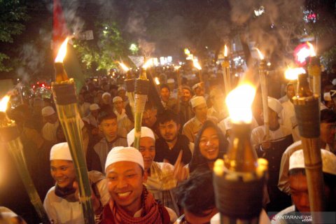 Pawai obor sambut ramadhan