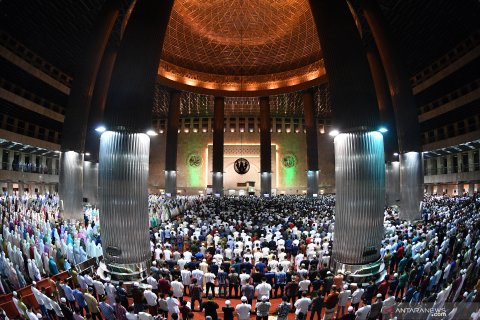 Shalat Tarawih pertama di berbagai daerah