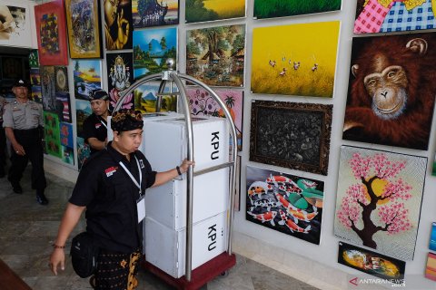 Rapat pleno rekapitulasi suara kota Denpasar