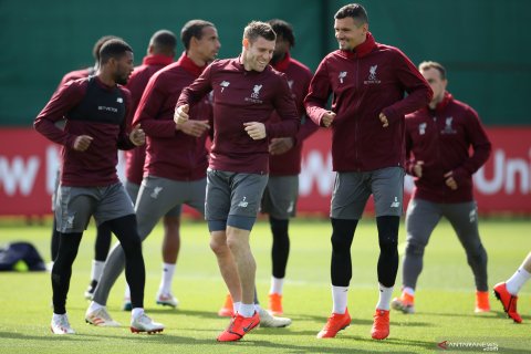 Latihan Liverpool tanpa Firmino dan Salah jelang semifinal Liga Champions