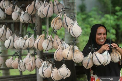 Kelapa bakar khas Ramadhan