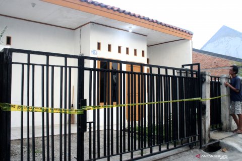 Garis polisi dipasang di rumah terduga teroris