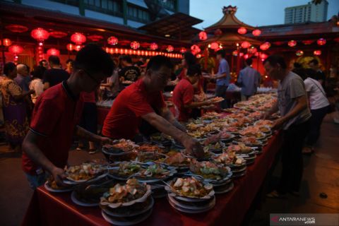Wihara Dharma Bakti gelar buka puasa bersama