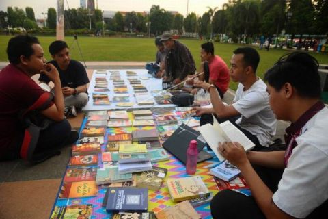 Mnunggu waktu berbuka puasa