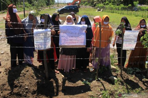 Tuntut penyelesaian ganti rugi lahan