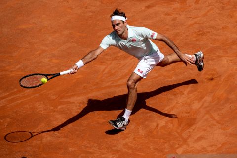 Roger Federer melaju ke babak selanjutnya di Italia Open ATP 1000