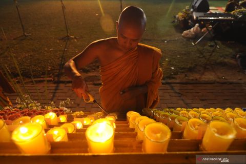 Penyalaan lilin  pelimpahan jasa