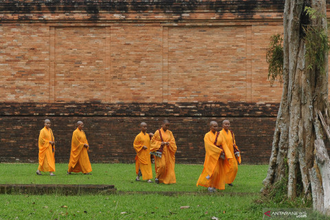 Waisak di Candi Muarajambi