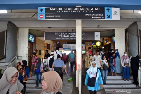 Aktivitas di stasiun Tanah Abang kembali normal