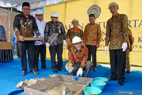 Peletakan batu pertama pembangunan UMKU