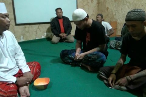 Sembuhkan pecandu narkoba dengan es batu