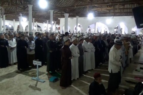 Shalat tarawih di Magetan, semalam langsung khatam