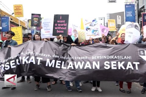 Aksi cinta lingkungan di peringatan hari buruh